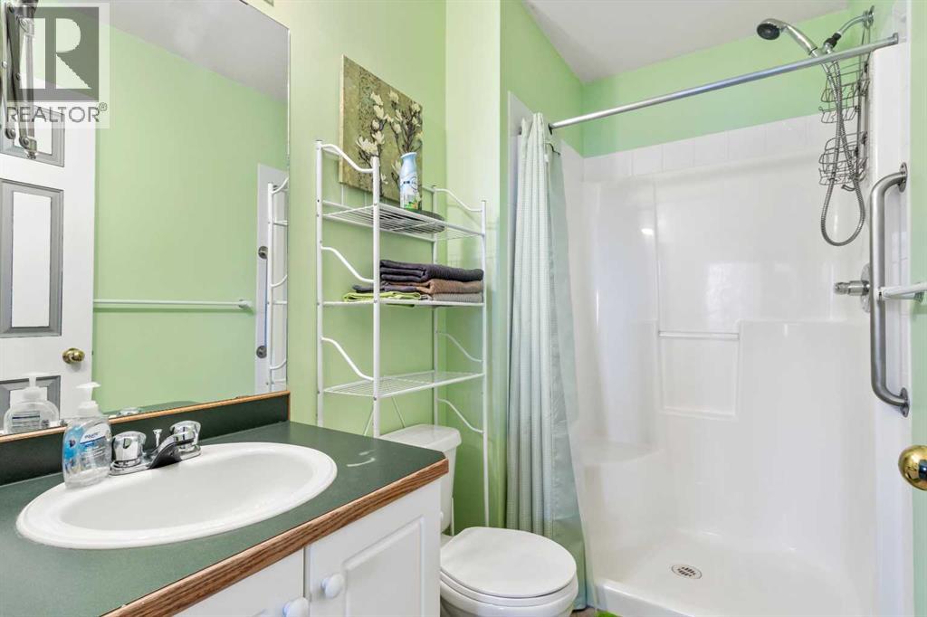 Photo 7 of 32 Oldford Close, Red Deer AB