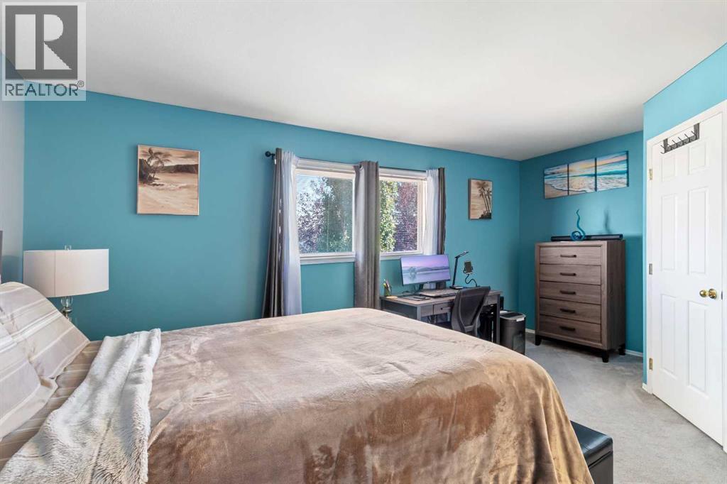 Photo 15 of 32 Oldford Close, Red Deer AB
