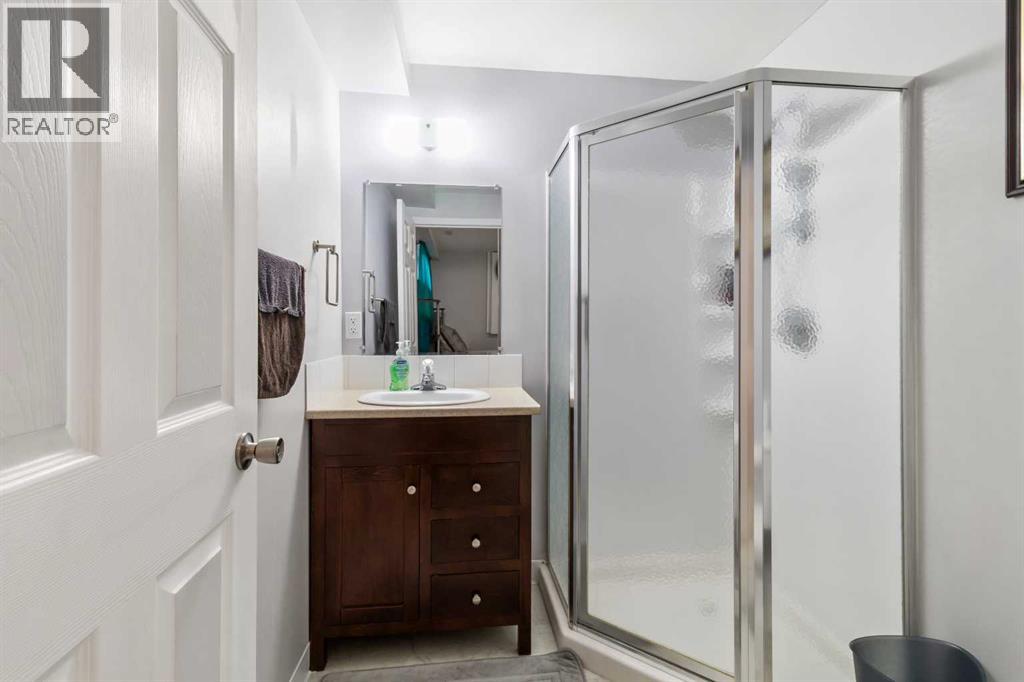 Photo 5 of 32 Oldford Close, Red Deer AB