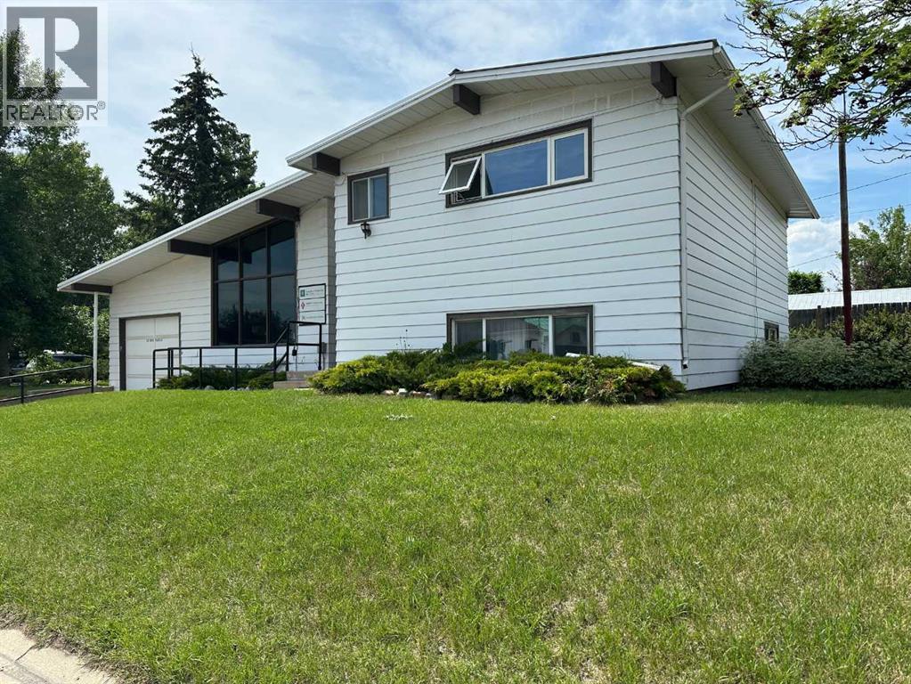 Photo 13 of 1502 20 Avenue, Didsbury AB
