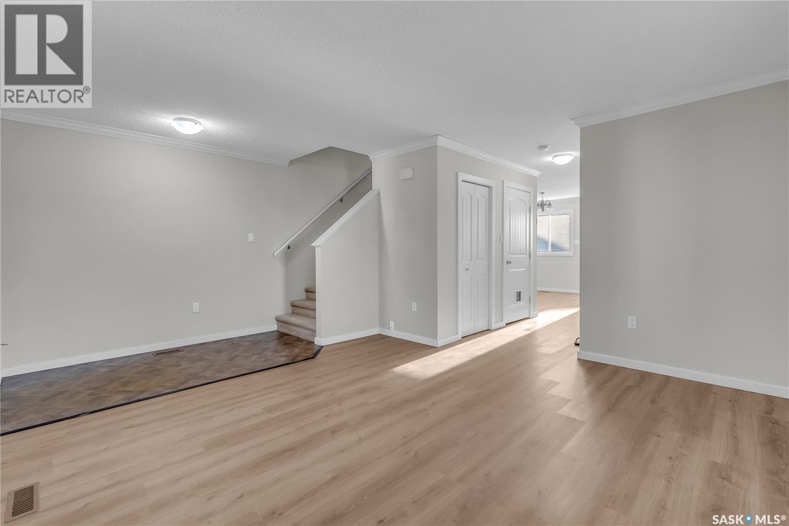 Photo 5 of 12 207 Mccallum Way, Saskatoon SK