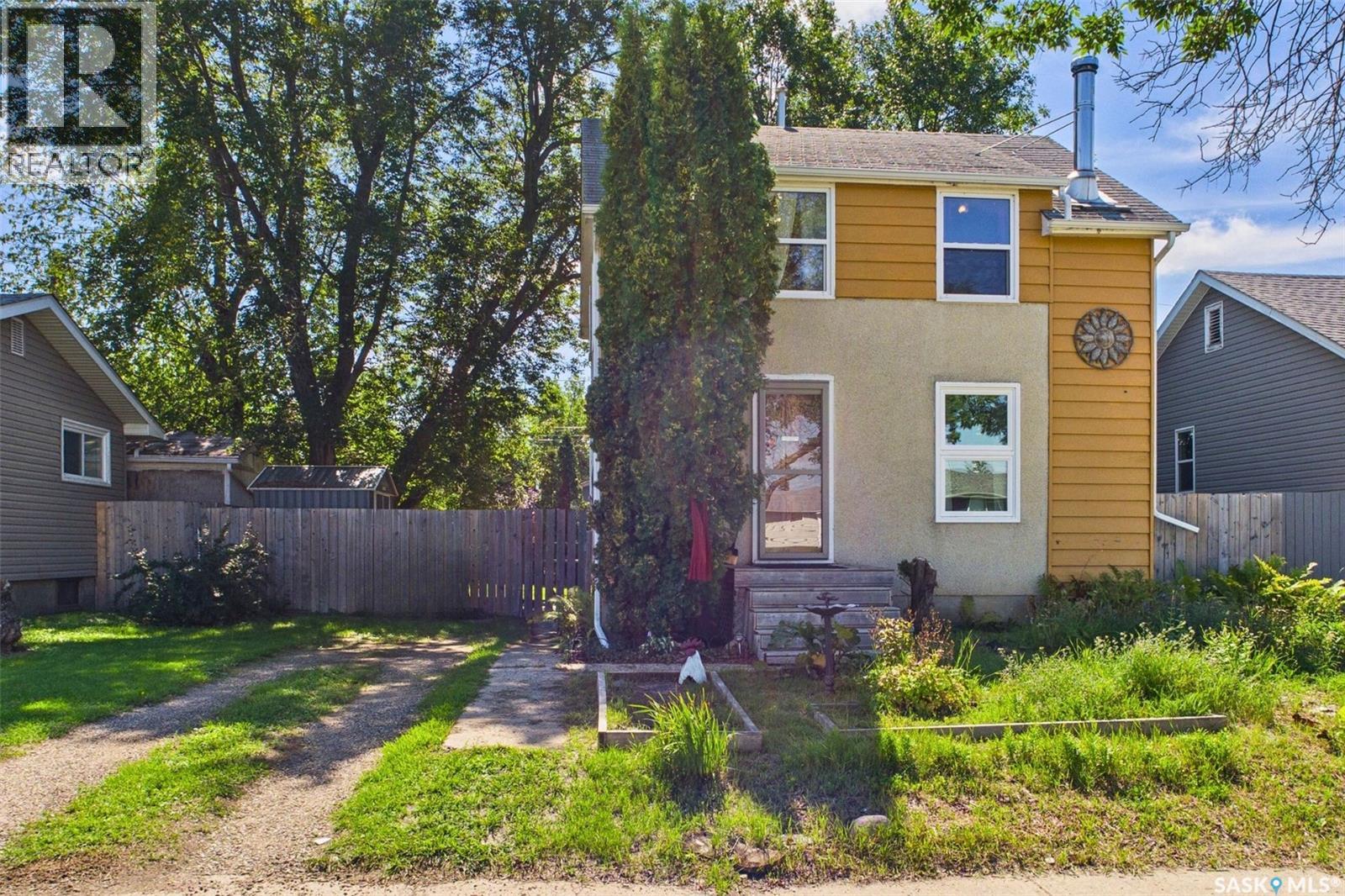 Photo 2 of 1951 15th Street W, Prince Albert SK