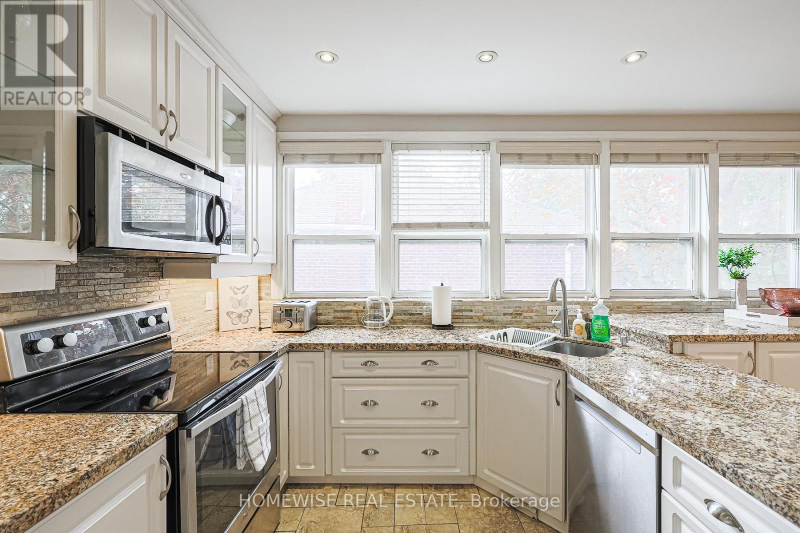 Photo 34 of 4 8 Ridge Hill Drive, Toronto ON