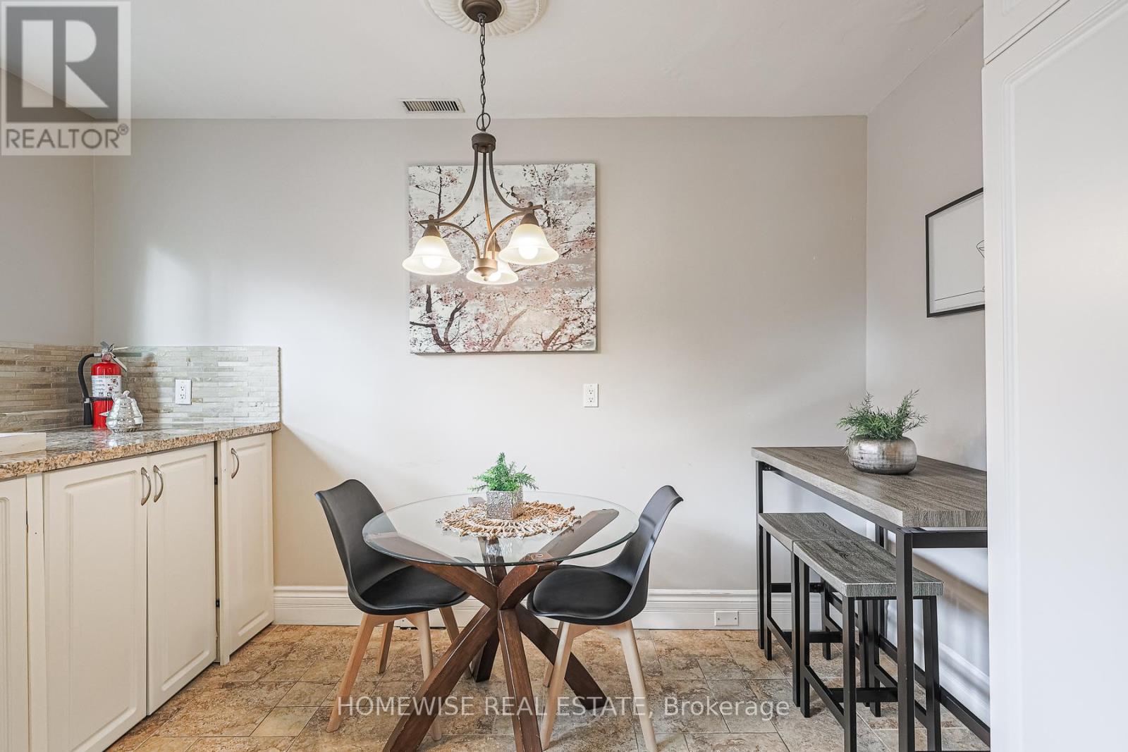 Photo 17 of 4 8 Ridge Hill Drive, Toronto ON