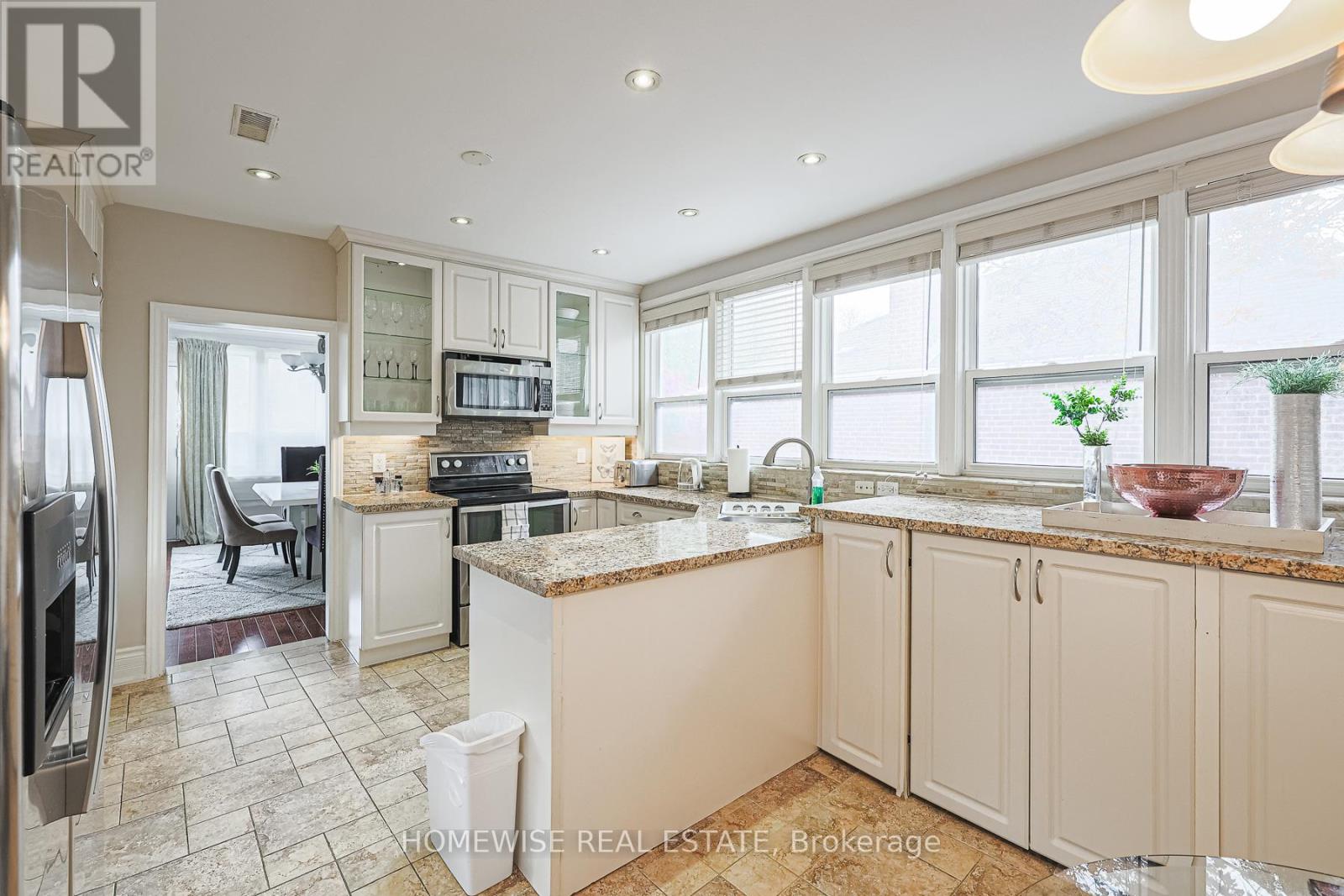 Photo 18 of 4 8 Ridge Hill Drive, Toronto ON