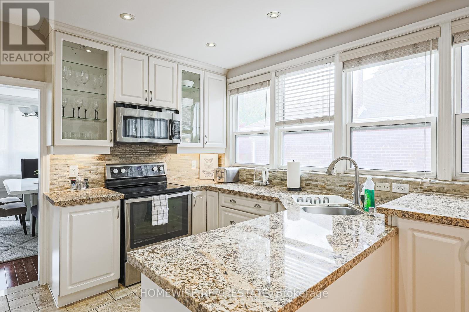 Photo 38 of 4 8 Ridge Hill Drive, Toronto ON