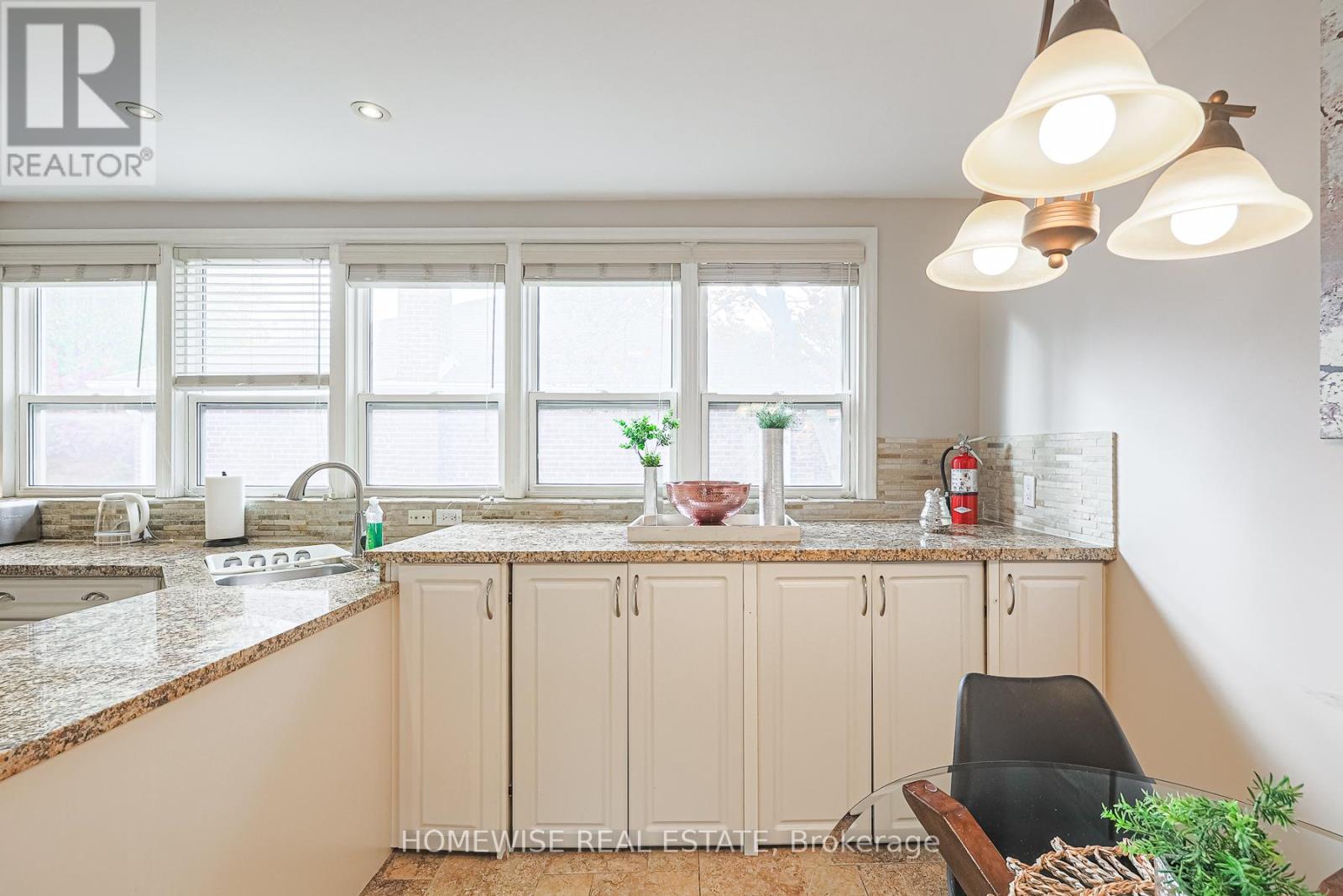 Photo 15 of 4 8 Ridge Hill Drive, Toronto ON