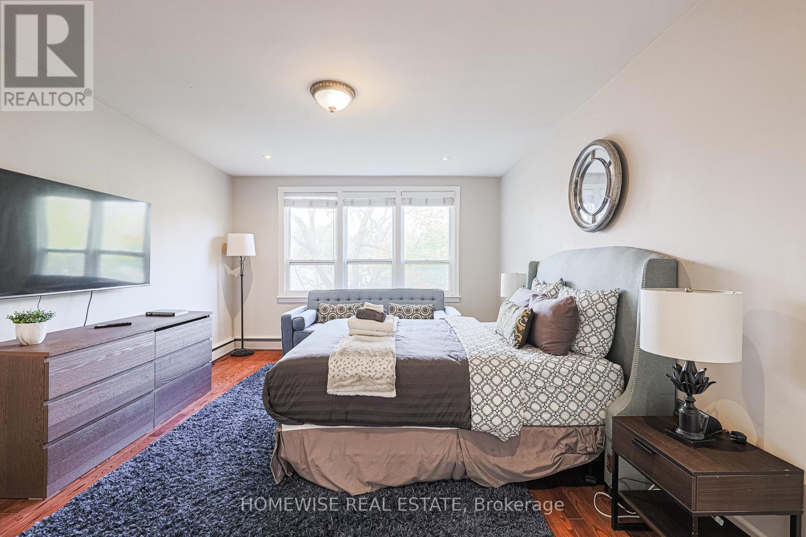 Photo 2 of 4 8 Ridge Hill Drive, Toronto ON