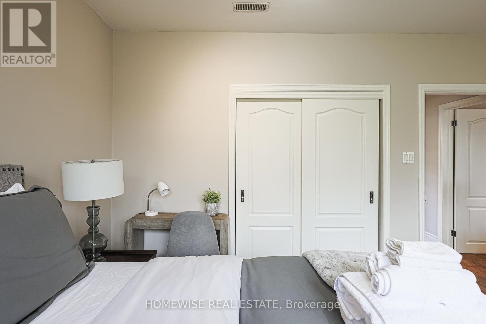 Photo 4 of 4 8 Ridge Hill Drive, Toronto ON