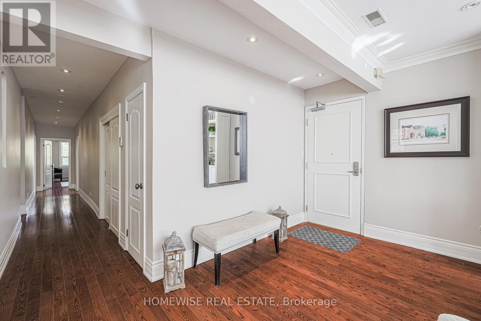 Photo 14 of 4 8 Ridge Hill Drive, Toronto ON