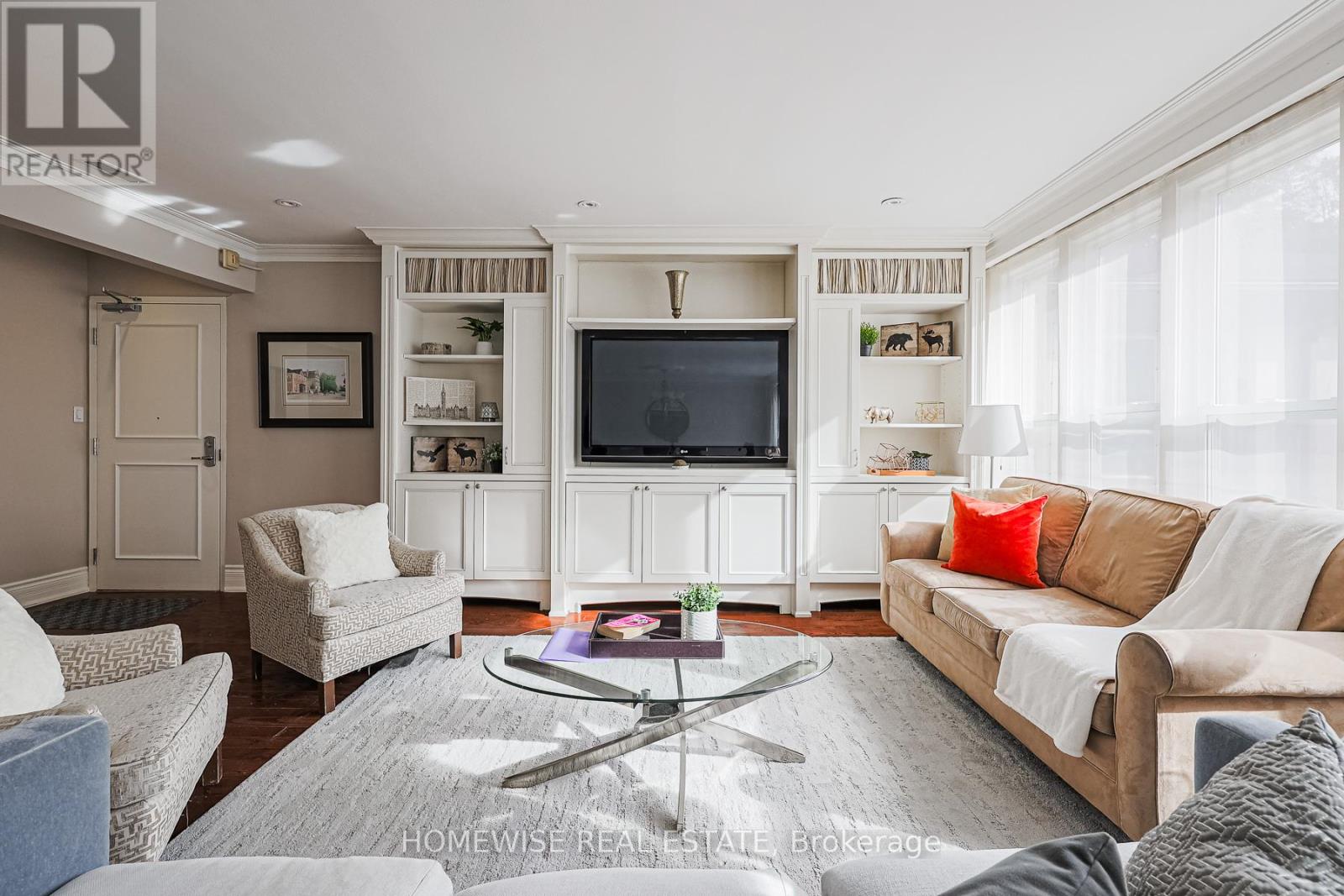 Photo 6 of 4 8 Ridge Hill Drive, Toronto ON