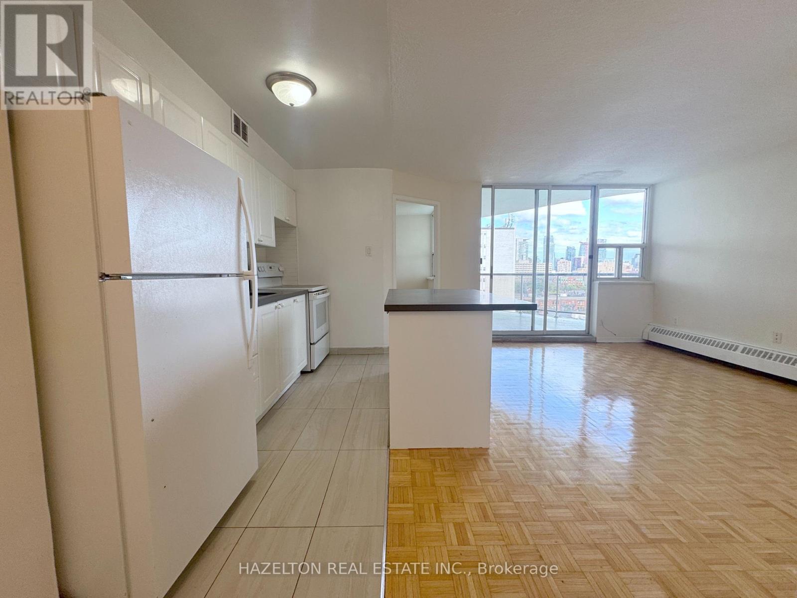 Photo 2 of 1205 44 Walmer Road, Toronto ON