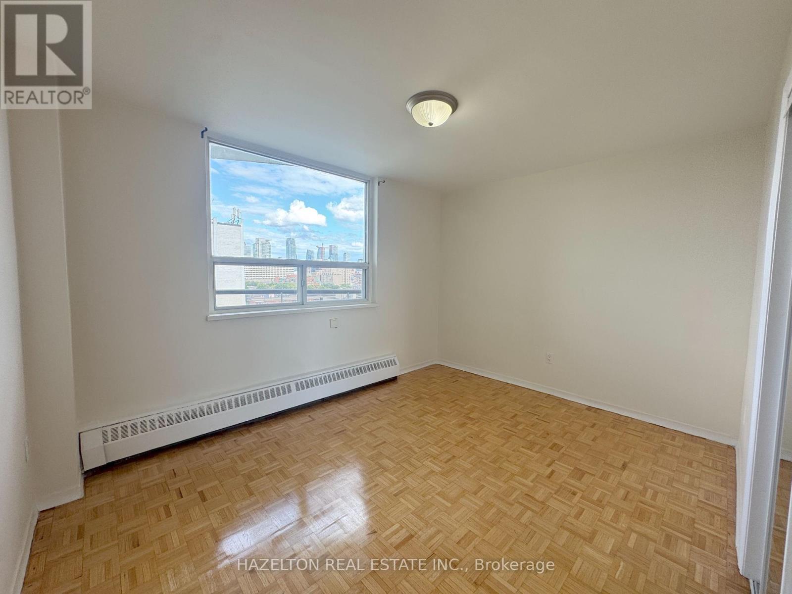 Photo 4 of 1205 44 Walmer Road, Toronto ON