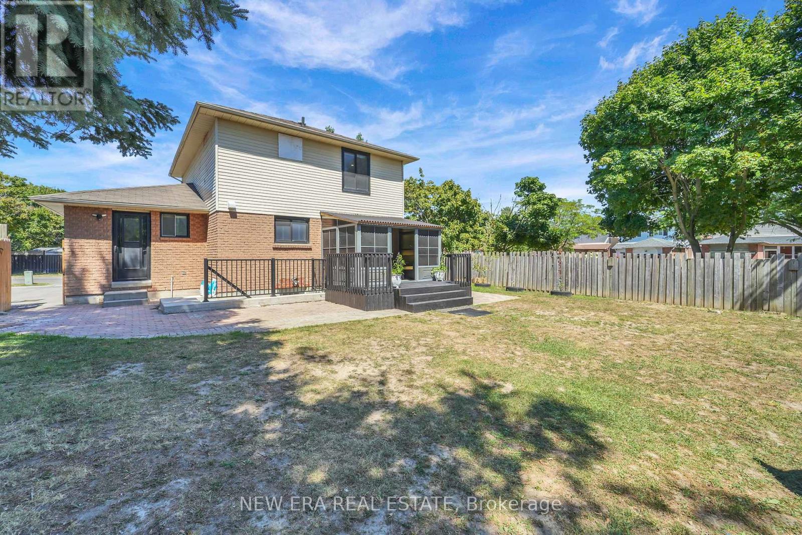 Photo 21 of 19 Glenabbey Drive, Clarington ON
