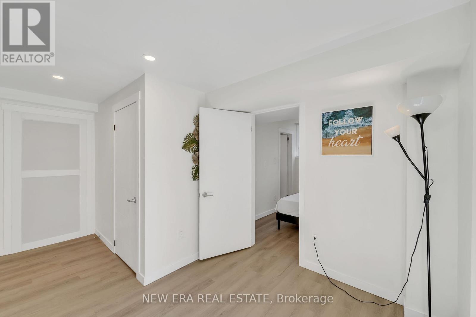 Photo 16 of 19 Glenabbey Drive, Clarington ON