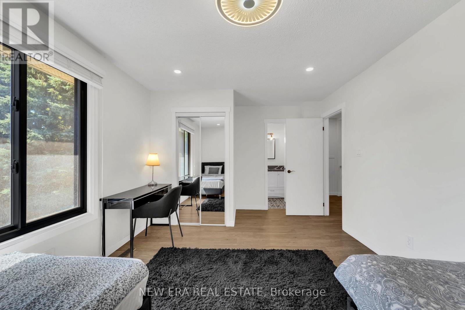 Photo 11 of 19 Glenabbey Drive, Clarington ON