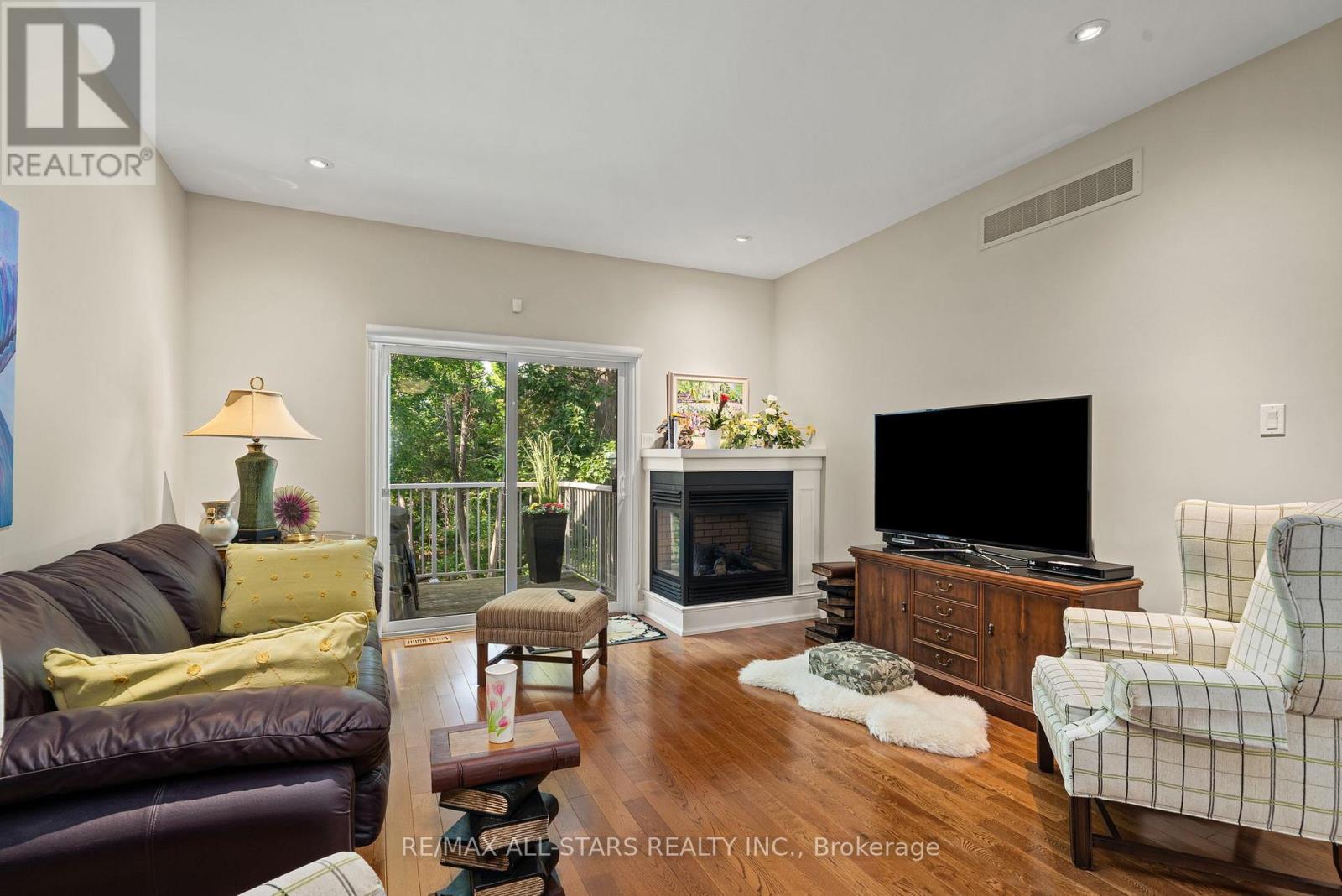 Photo 17 of 84 A Francis Street E, Kawartha Lakes ON