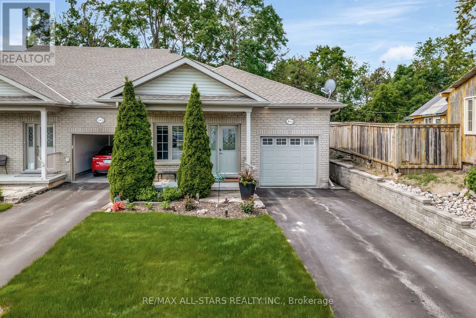 Photo 2 of 84 A Francis Street E, Kawartha Lakes ON