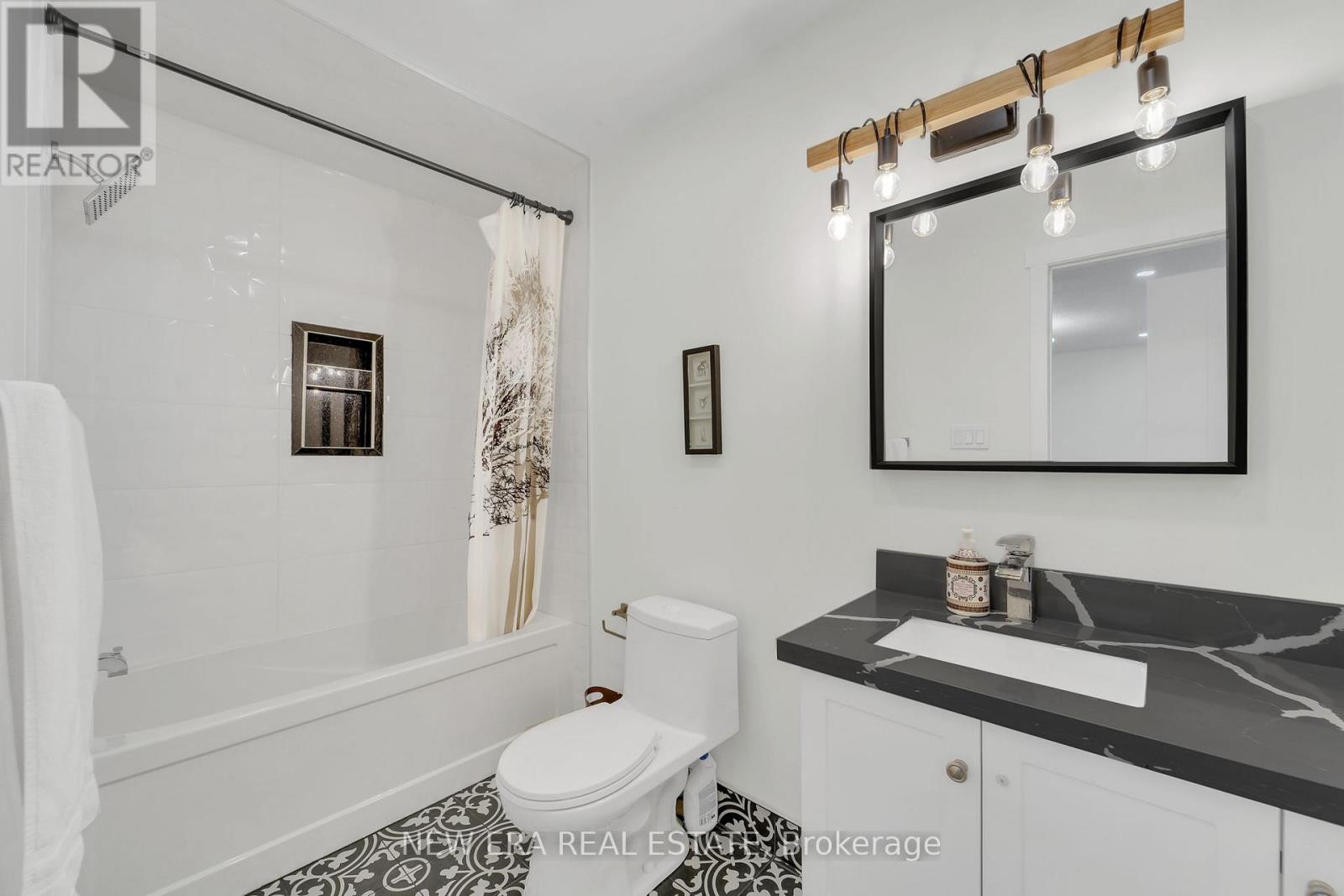 Photo 45 of 19 Glenabbey Drive, Clarington ON