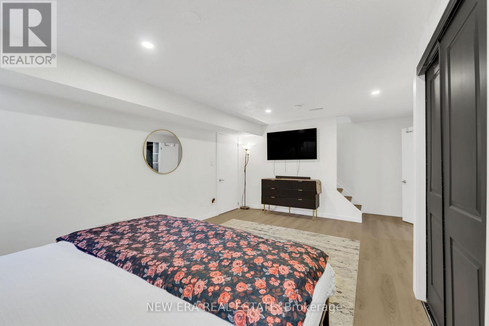 Photo 1 of 19 Glenabbey Drive, Clarington ON