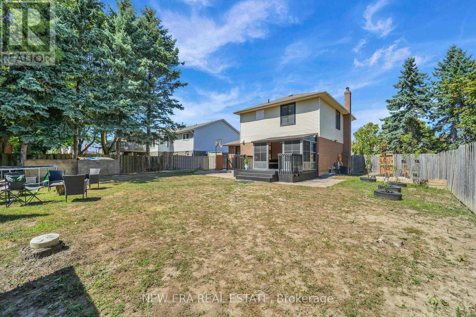 Photo 35 of 19 Glenabbey Drive, Clarington ON