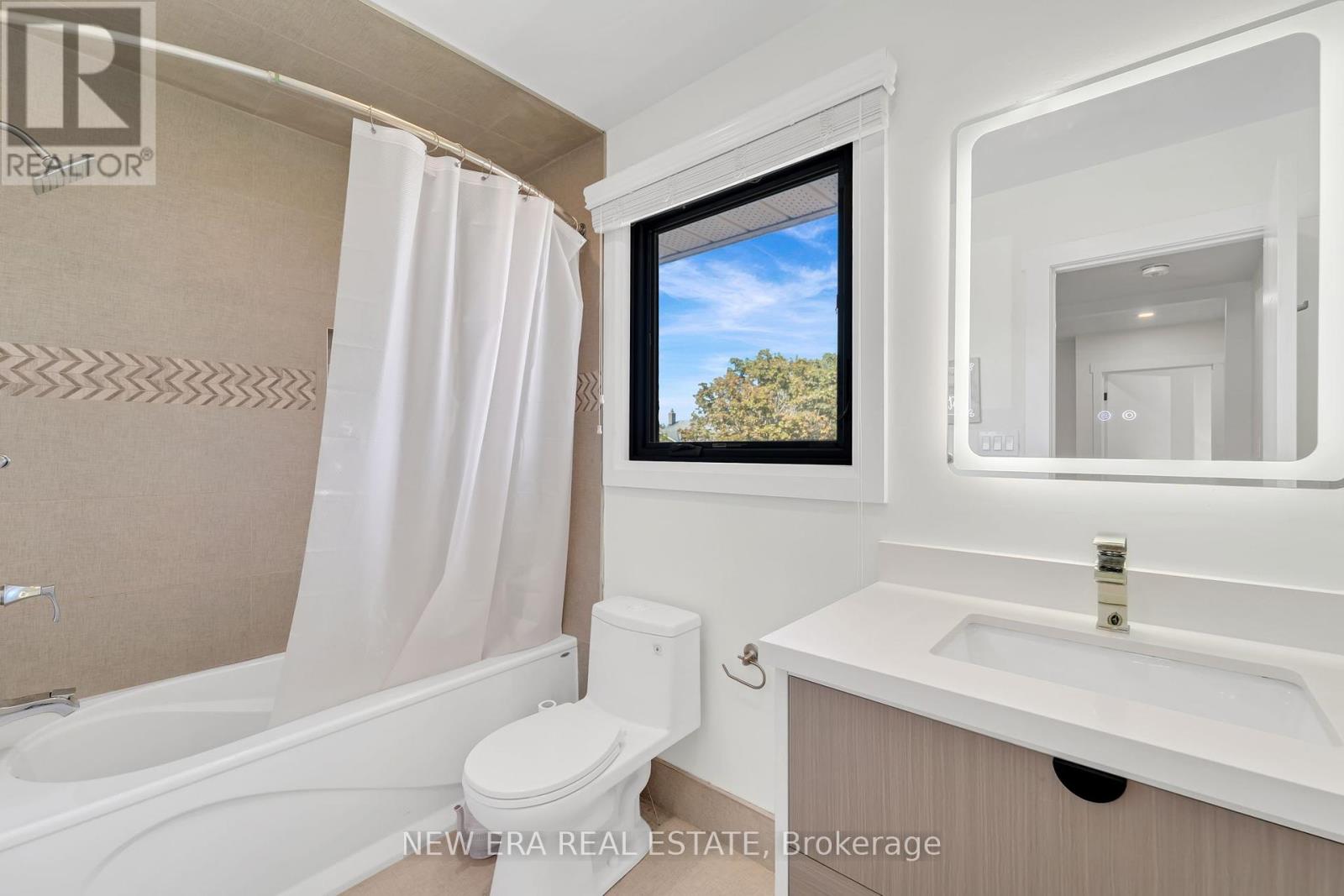 Photo 46 of 19 Glenabbey Drive, Clarington ON