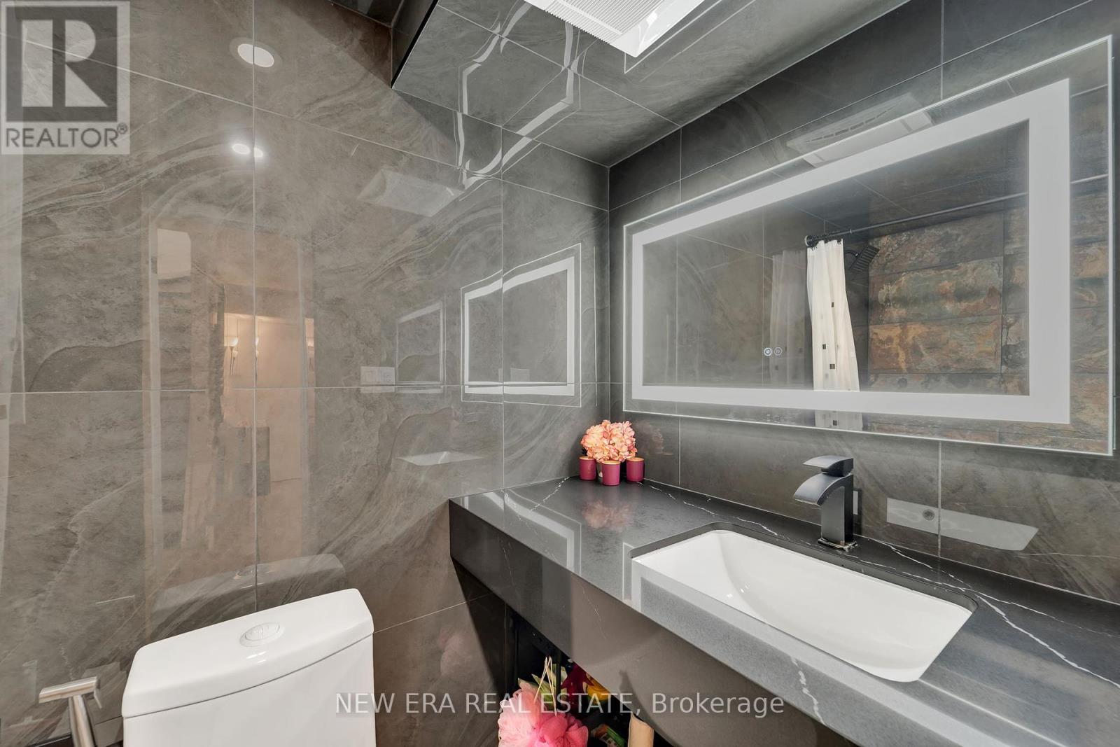 Photo 17 of 19 Glenabbey Drive, Clarington ON