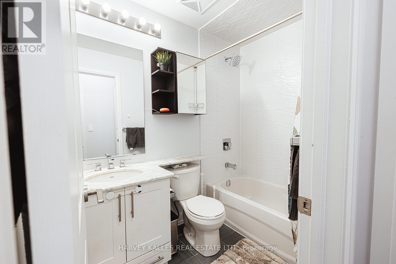 Photo 21 of 227 216 Oak Park Boulevard, Oakville ON