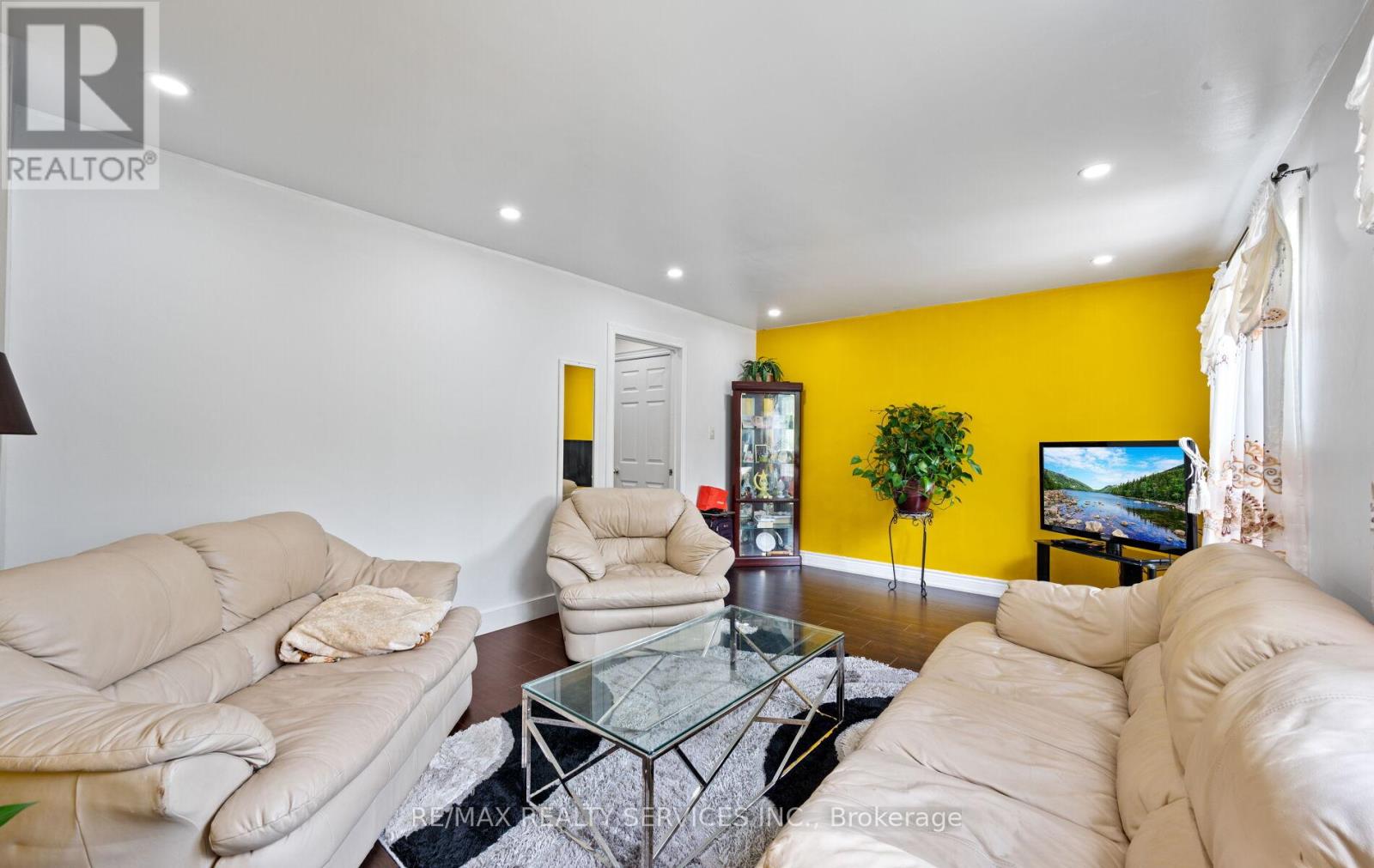 Photo 26 of 124 124 Baronwood Court, Brampton ON