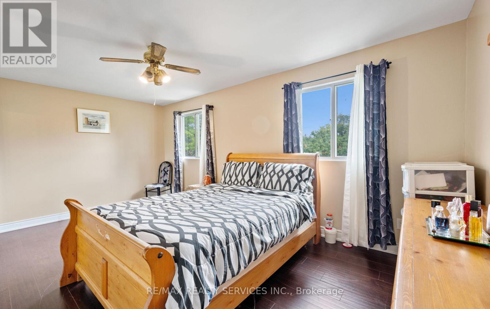 Photo 17 of 124 124 Baronwood Court, Brampton ON
