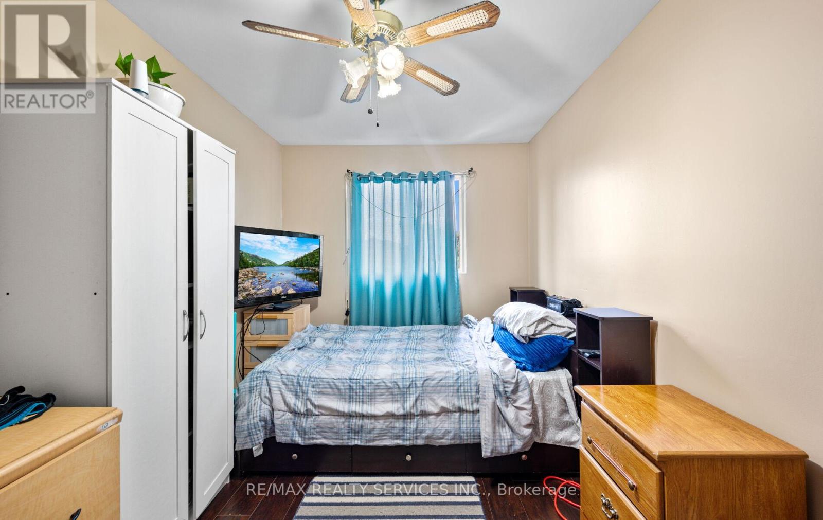 Photo 13 of 124 124 Baronwood Court, Brampton ON