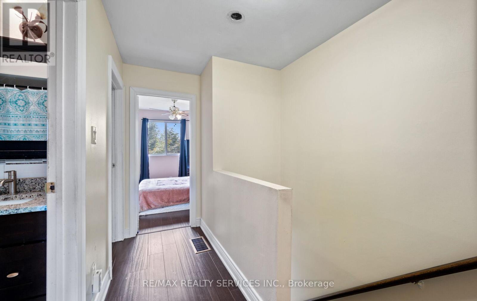 Photo 34 of 124 124 Baronwood Court, Brampton ON
