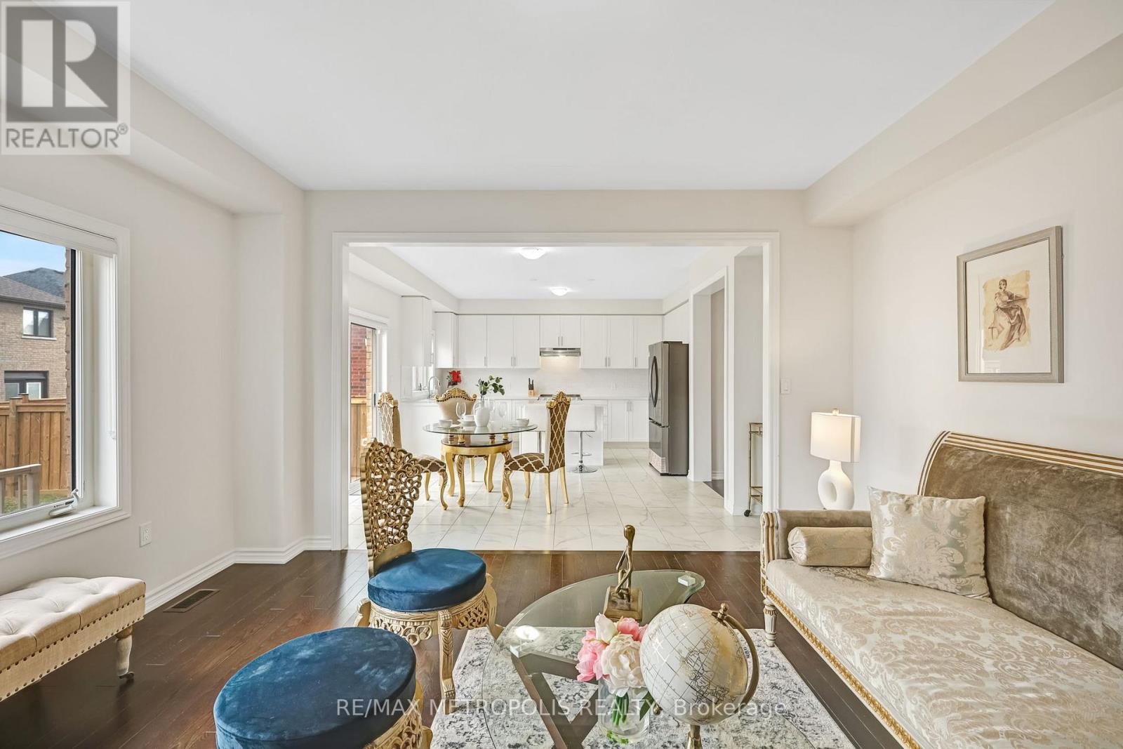 Photo 7 of Main Upper 15 Douglas Kemp Crescent, Clarington ON