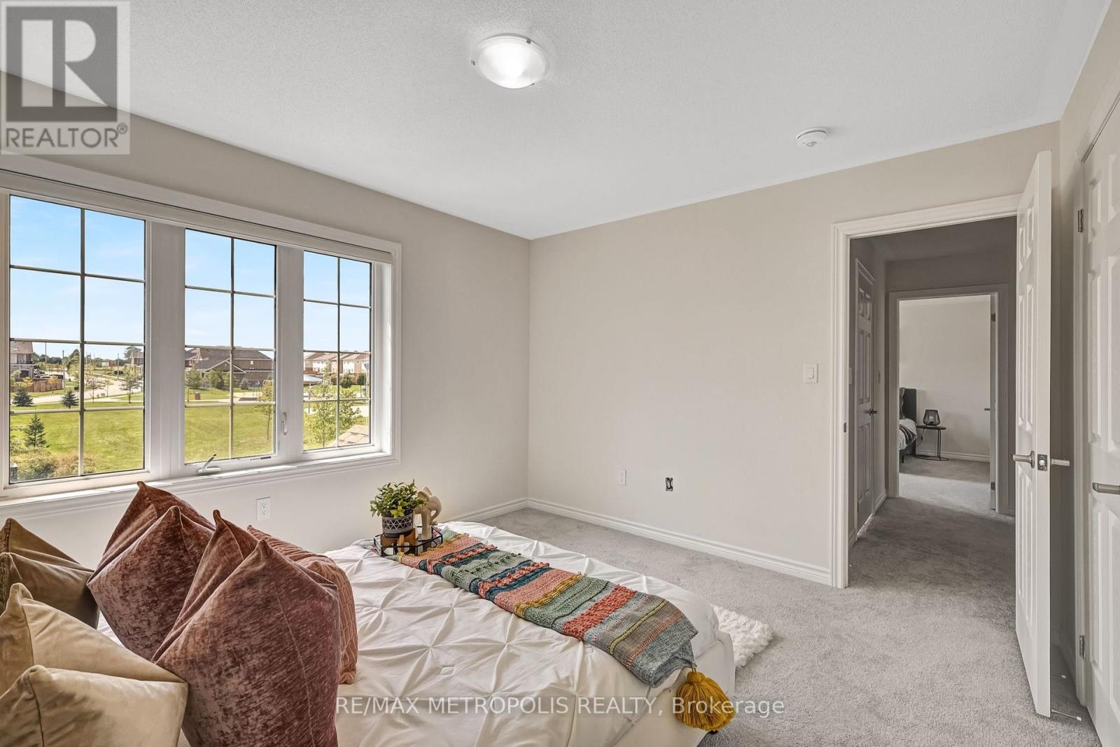 Photo 19 of Main Upper 15 Douglas Kemp Crescent, Clarington ON