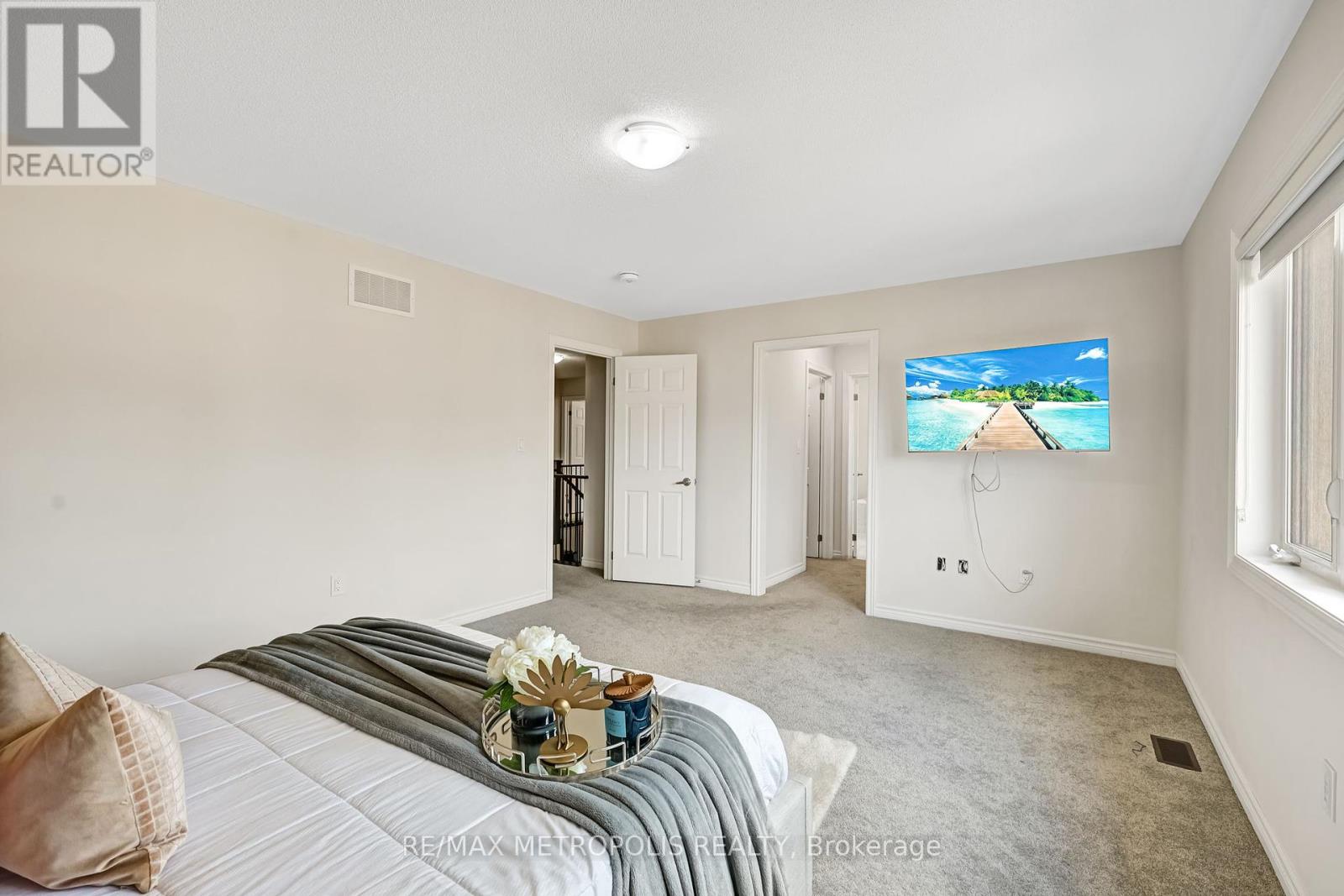 Photo 31 of Main Upper 15 Douglas Kemp Crescent, Clarington ON