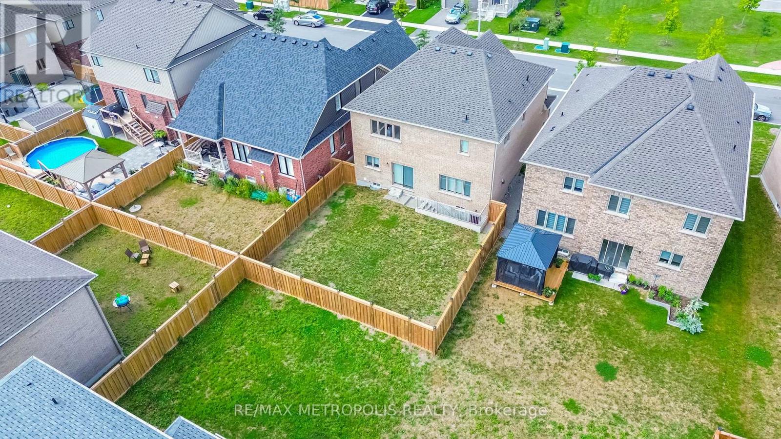 Photo 2 of Main Upper 15 Douglas Kemp Crescent, Clarington ON