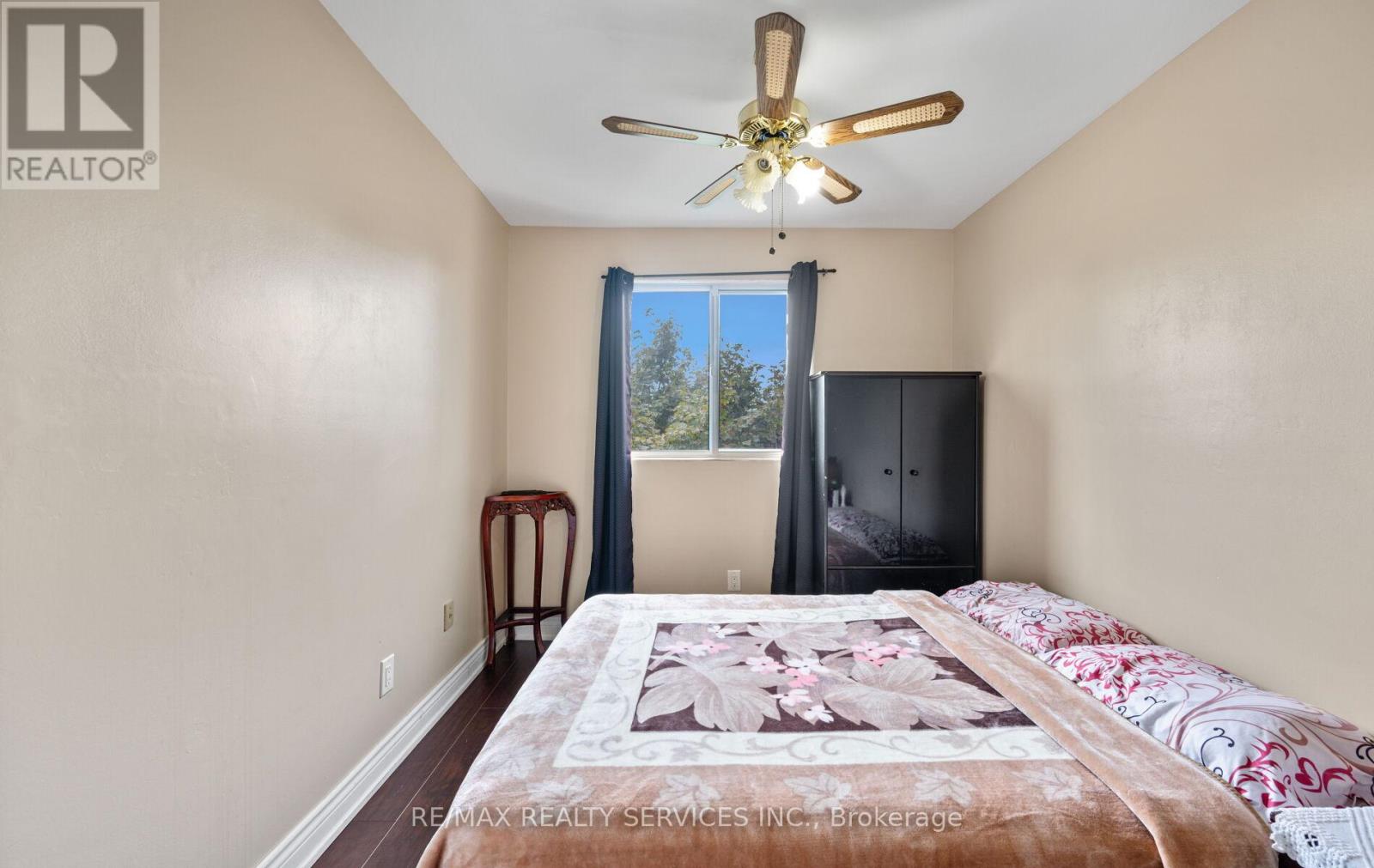 Photo 12 of 124 124 Baronwood Court, Brampton ON
