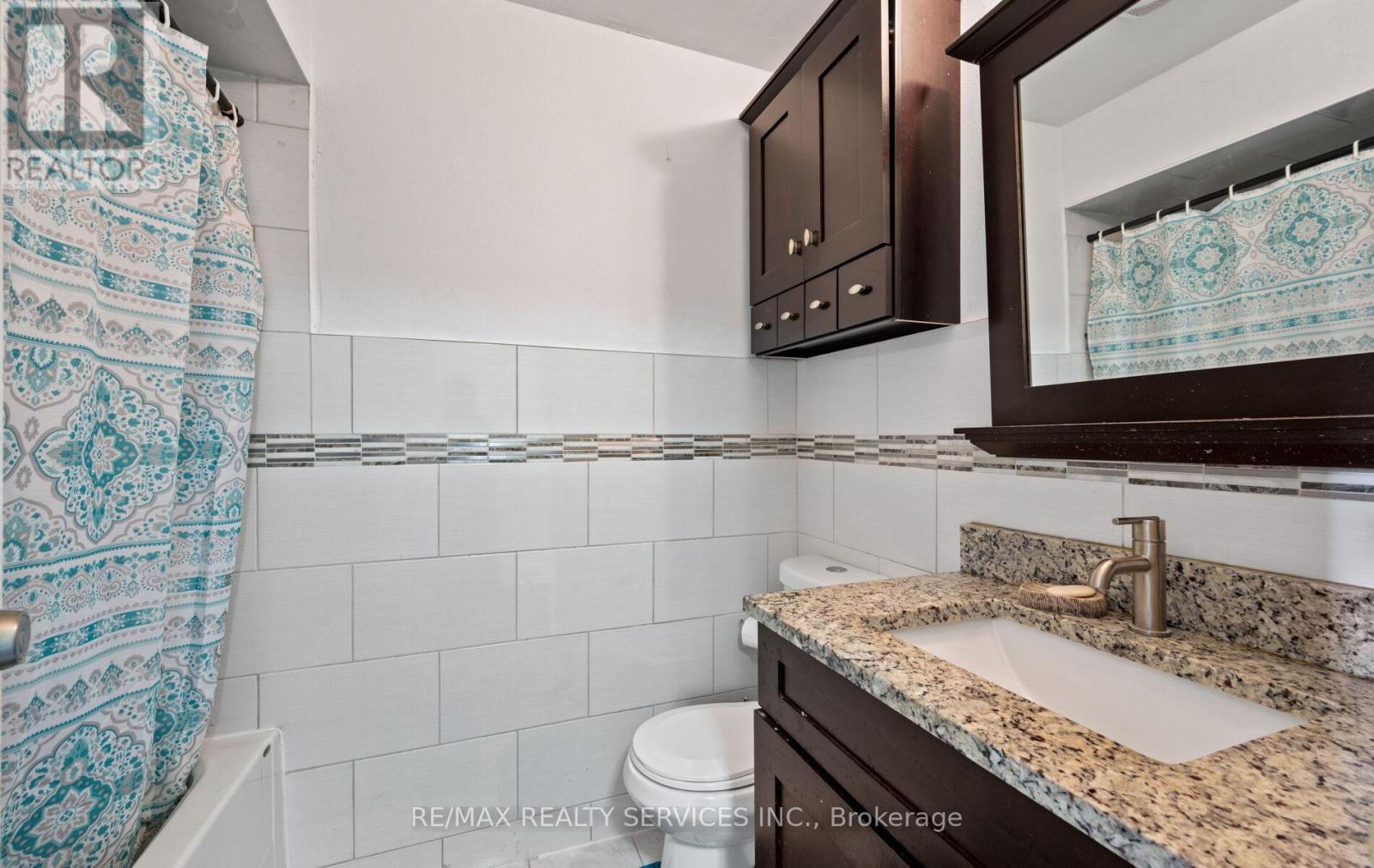Photo 30 of 124 124 Baronwood Court, Brampton ON