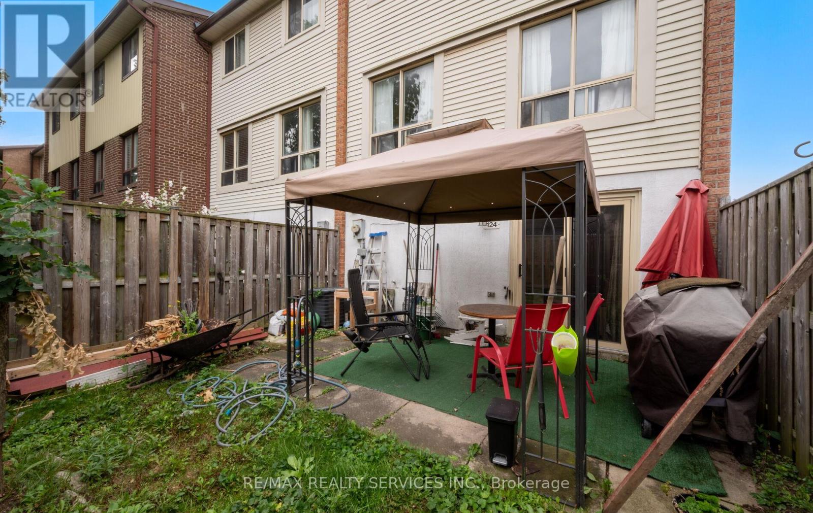 Photo 23 of 124 124 Baronwood Court, Brampton ON