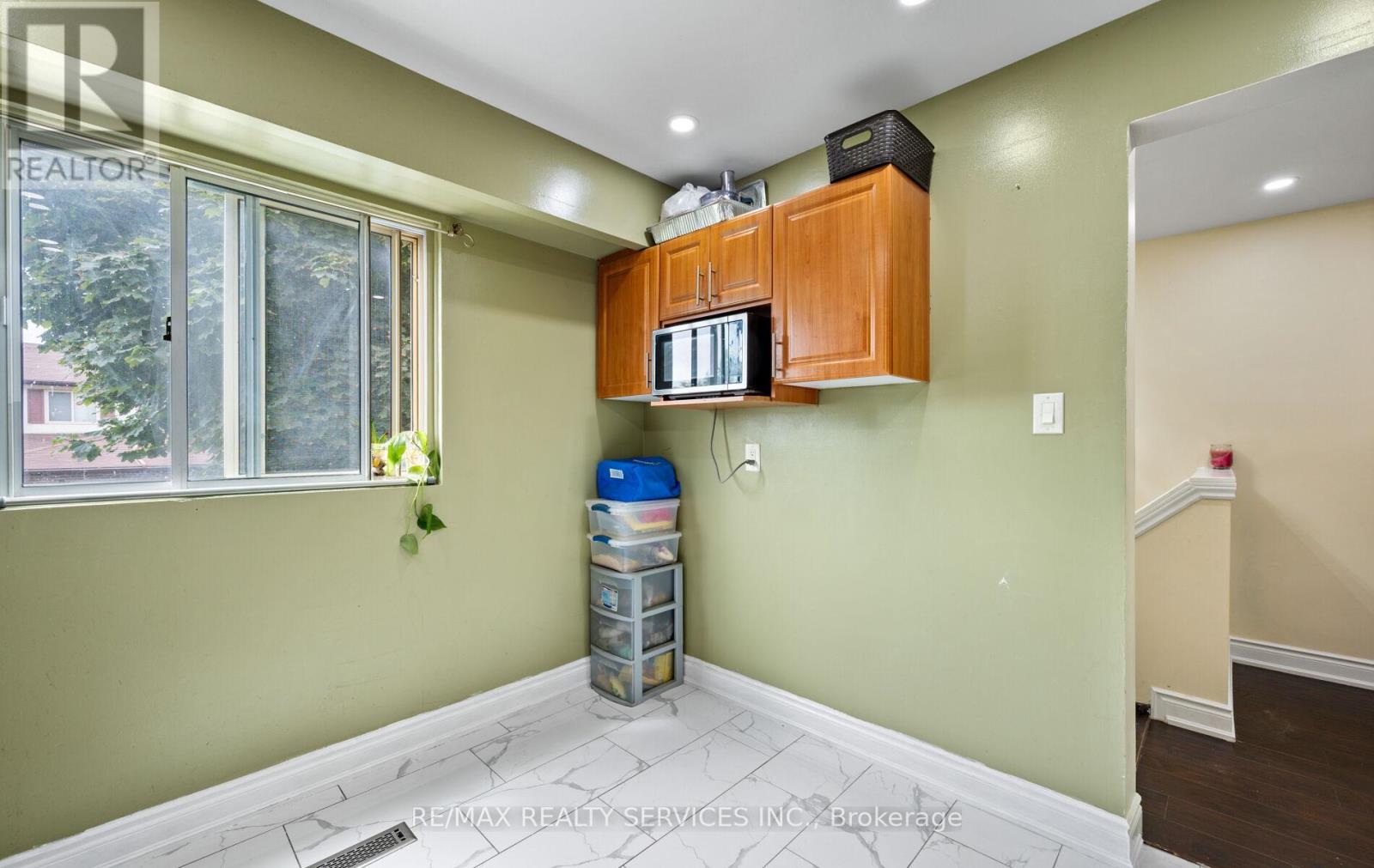 Photo 4 of 124 124 Baronwood Court, Brampton ON