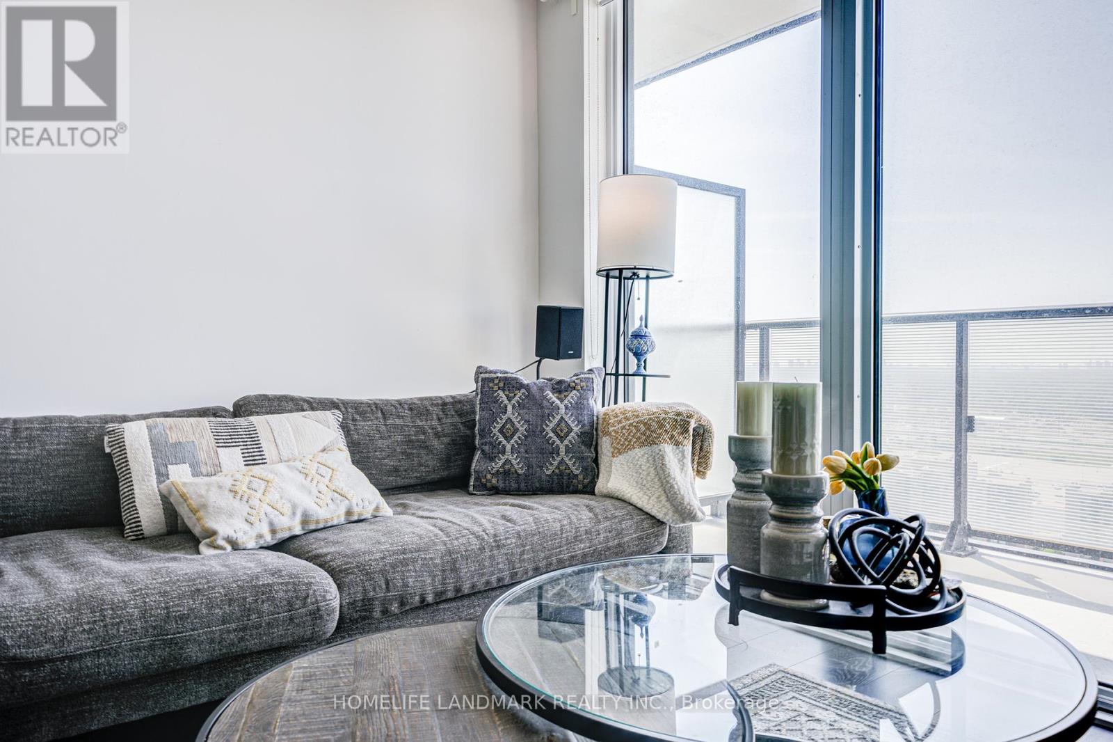 Photo 11 of 2709 105 Oneida Crescent, Richmond Hill ON