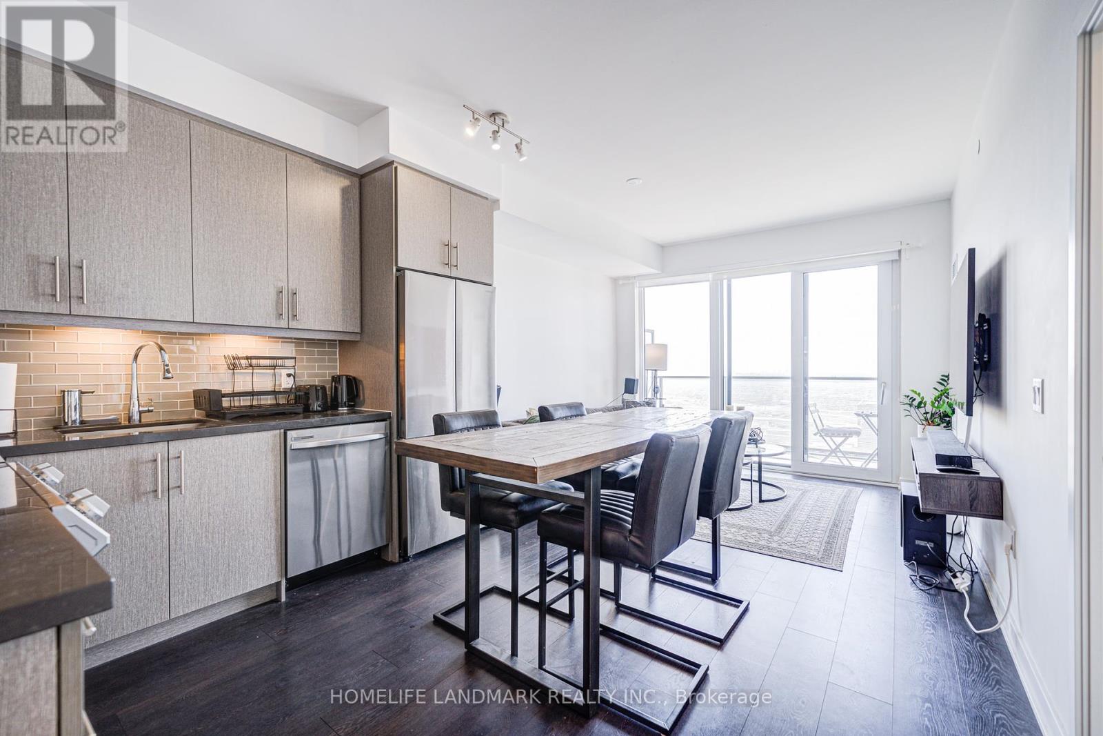 Photo 5 of 2709 105 Oneida Crescent, Richmond Hill ON