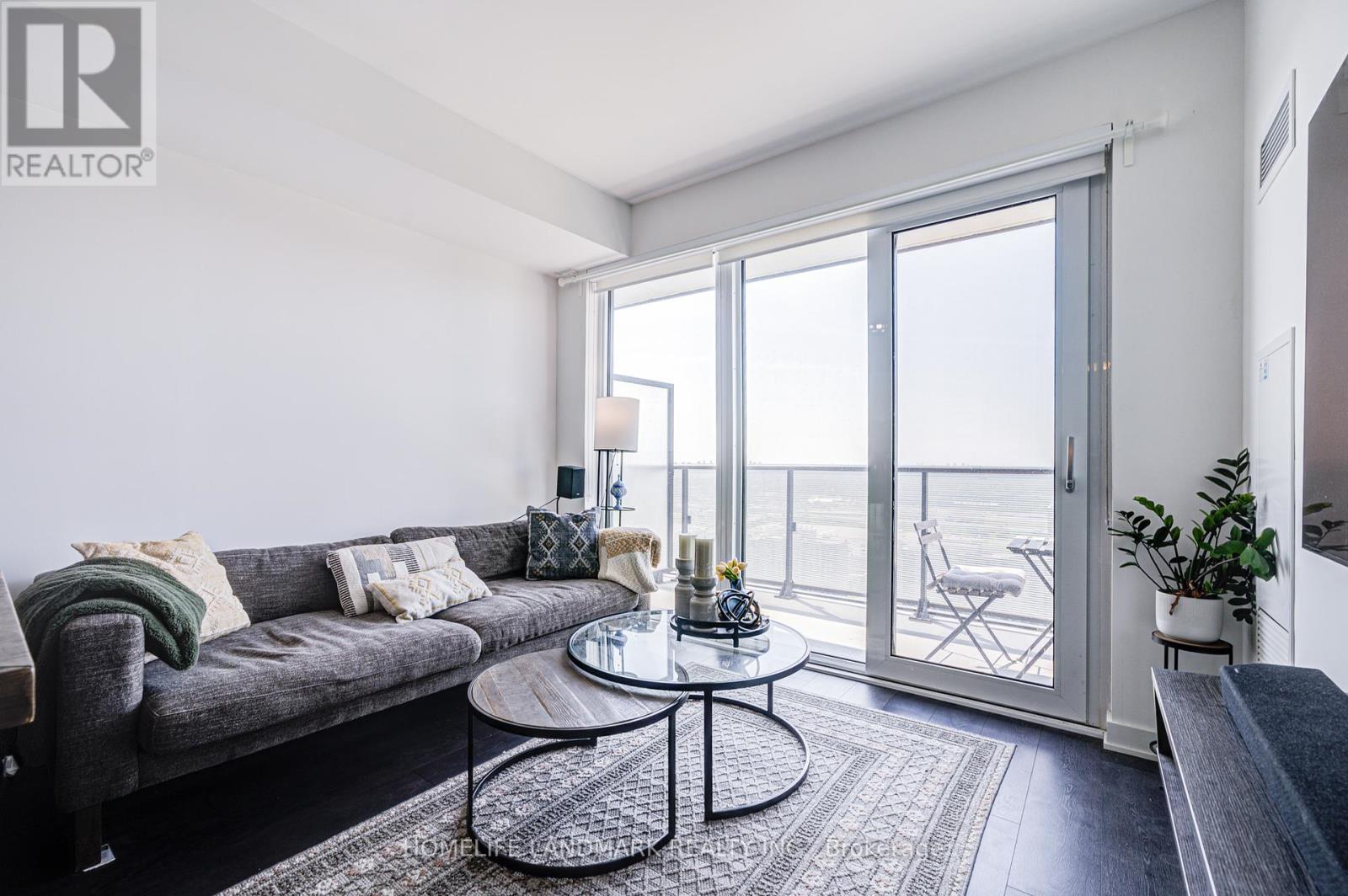 Photo 10 of 2709 105 Oneida Crescent, Richmond Hill ON