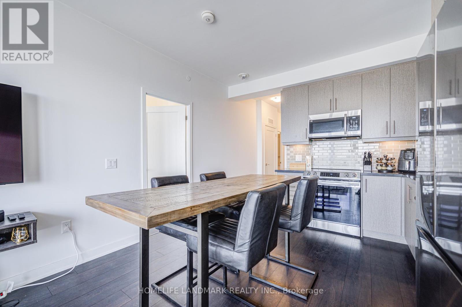 Photo 8 of 2709 105 Oneida Crescent, Richmond Hill ON