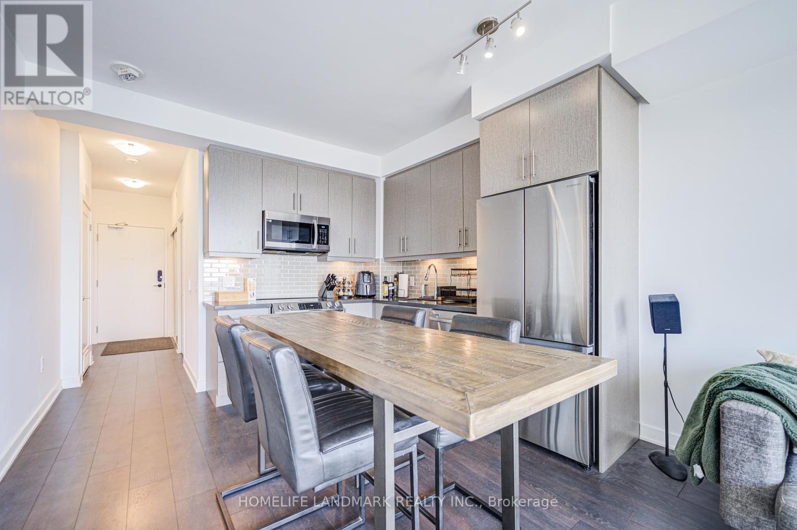 Photo 6 of 2709 105 Oneida Crescent, Richmond Hill ON