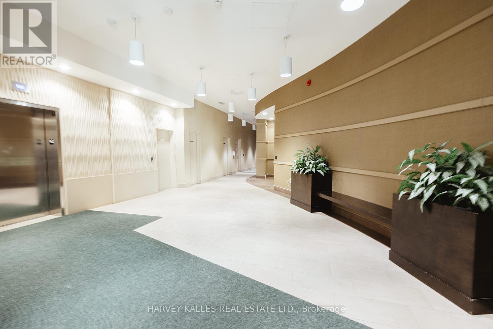Photo 26 of 227 216 Oak Park Boulevard, Oakville ON