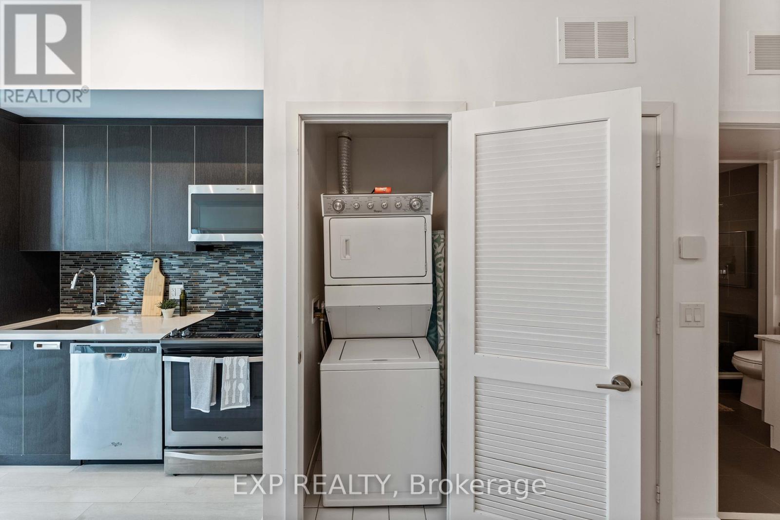 Photo 14 of 31 247 Broward Way, Innisfil ON