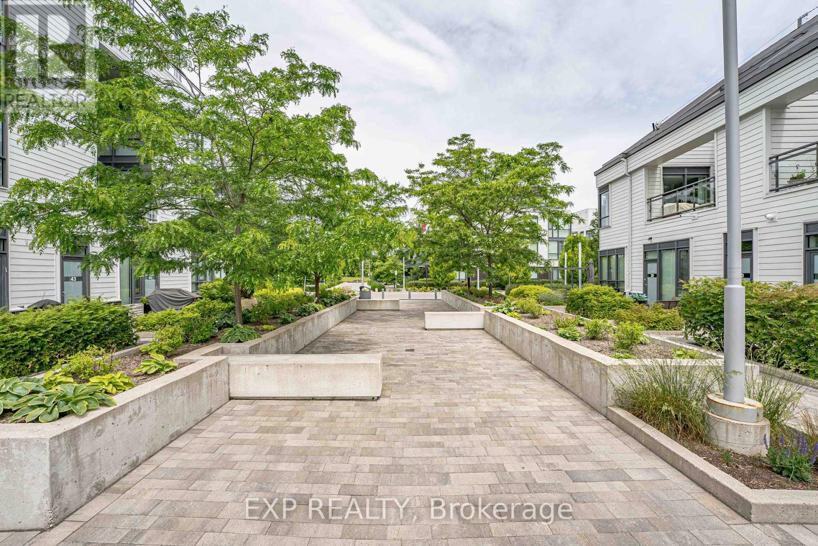 Photo 15 of 31 247 Broward Way, Innisfil ON