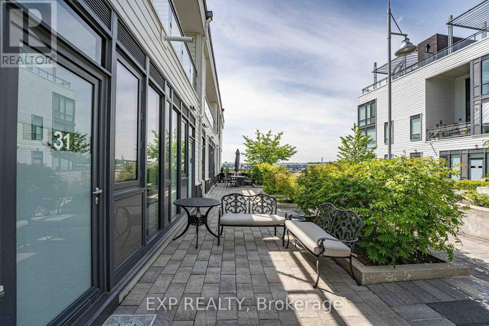 Photo 3 of 31 247 Broward Way, Innisfil ON