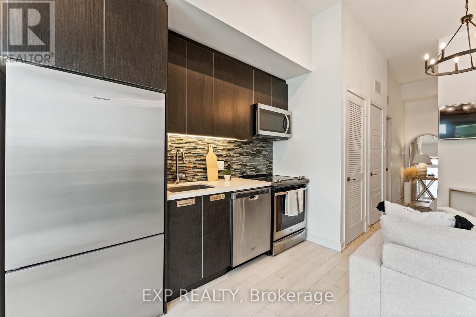 Photo 6 of 31 247 Broward Way, Innisfil ON